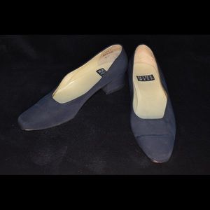 Women’s Nine West, navy blue heels. Size 10